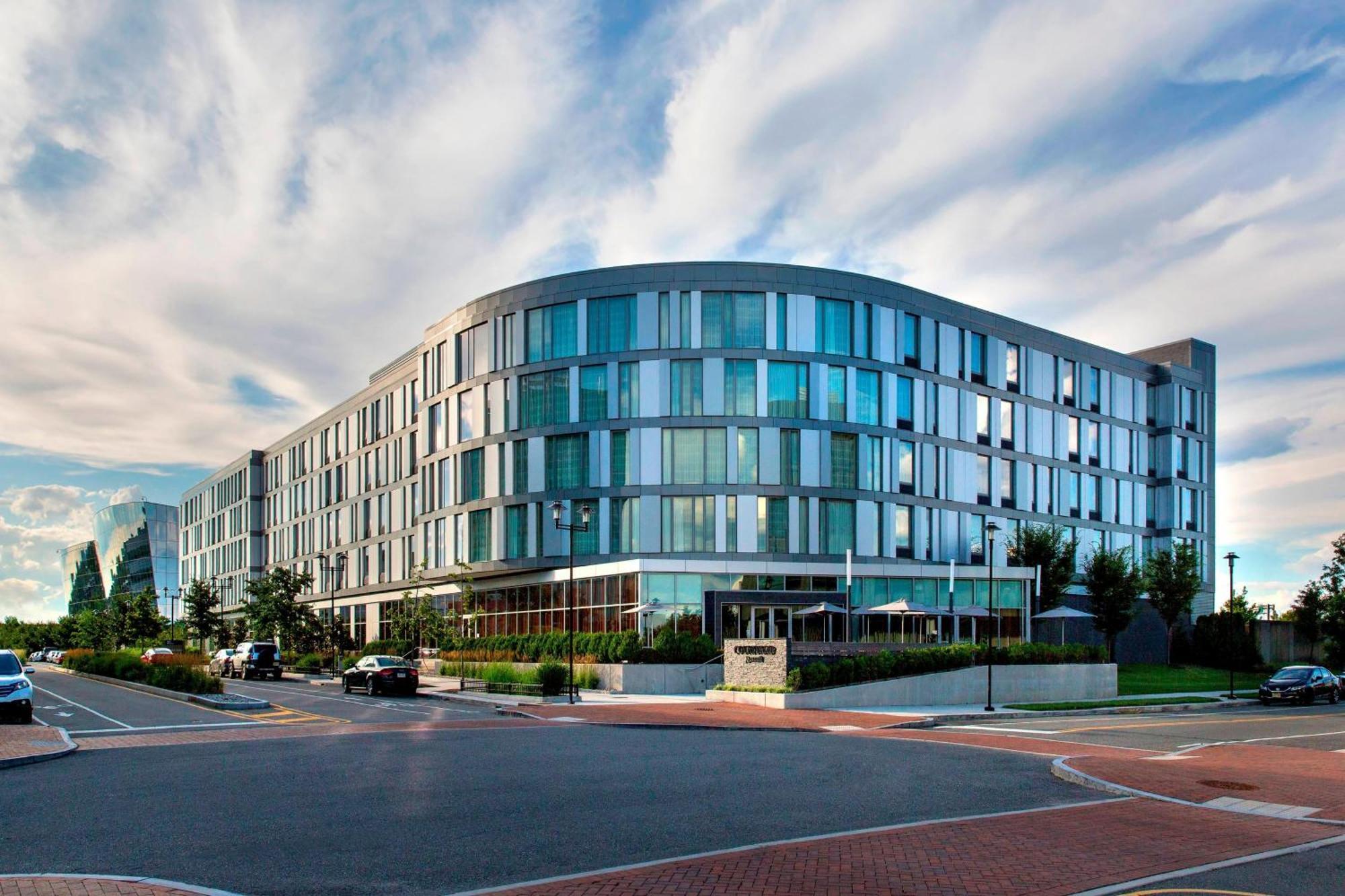 Courtyard By Marriott Philadelphia South At The Navy Yard Hotel Exterior photo