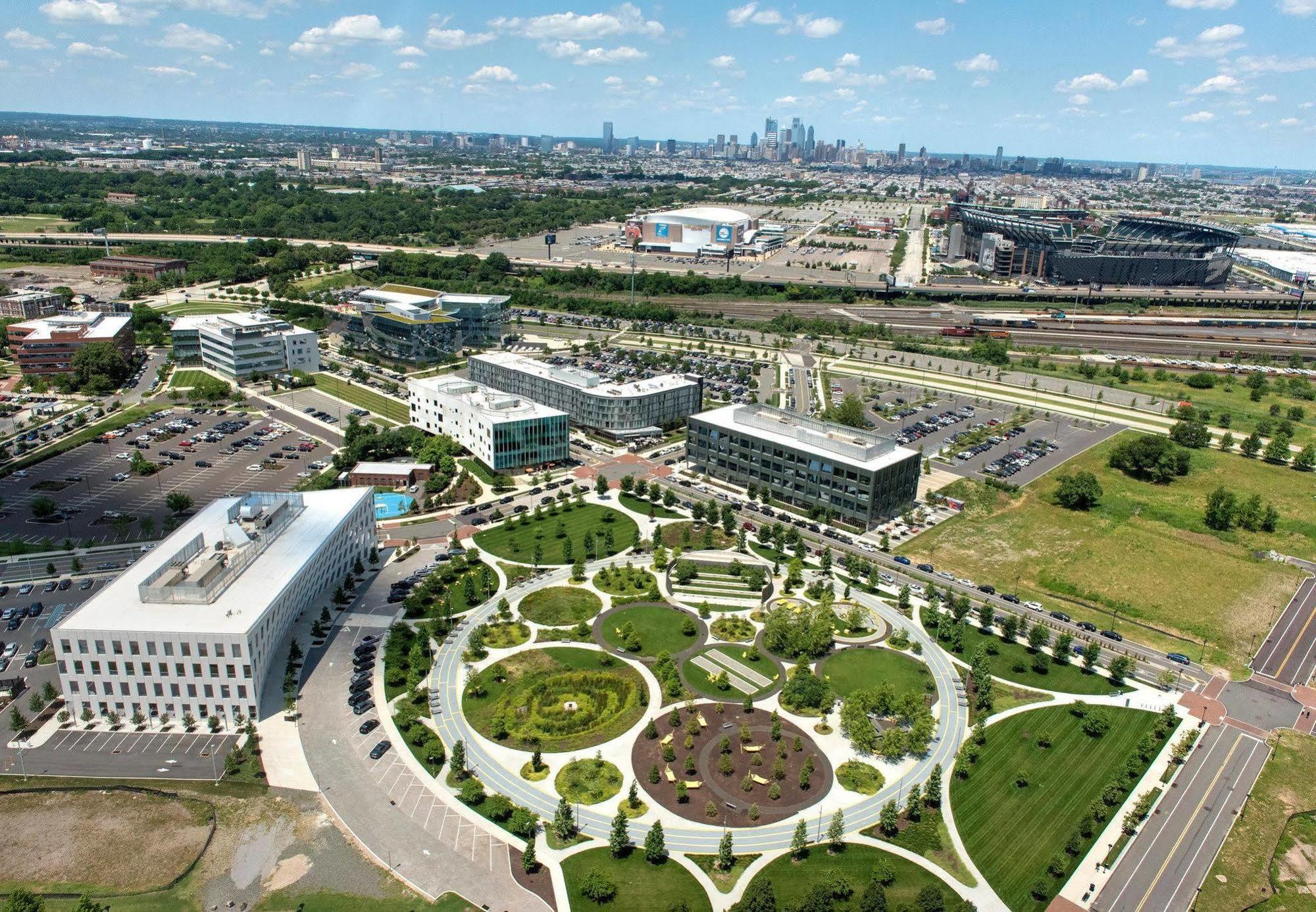 Courtyard By Marriott Philadelphia South At The Navy Yard Hotel Exterior photo